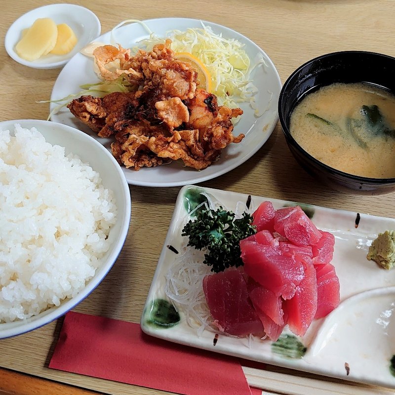 Aセット まぐろブツ定食(いかげそ)(朝田屋食堂)