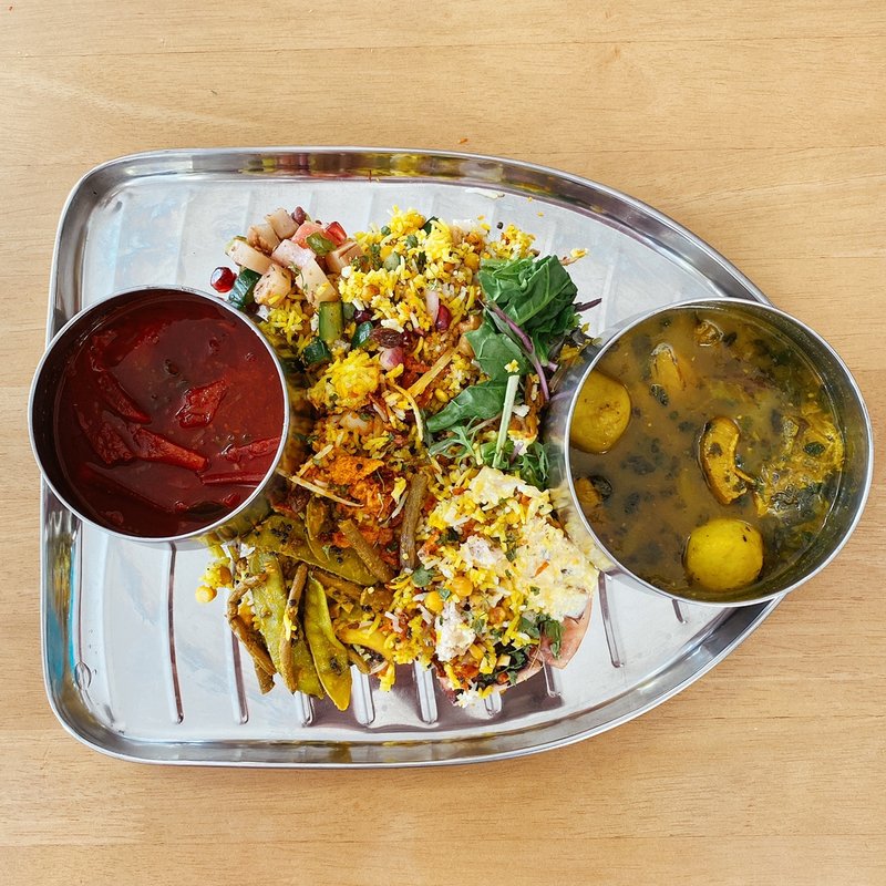 帰ってきた現地っぽいプレート(大衆スパイス酒場 ニューヤスダヤ)