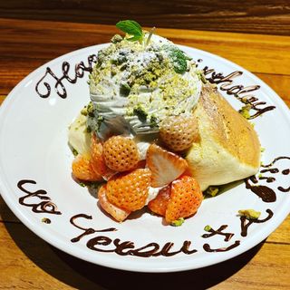 ピスタチオと白いちごのパンケーキ(DRAセブンNEWoMan横浜)