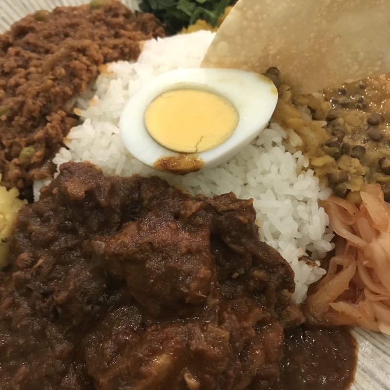 三種コンボ:大辛チキン、キーマ、MIX豆(FISH 新宿店（フィッシュ）)