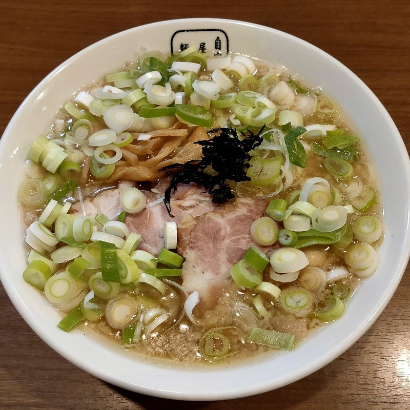 煮干しラーメン （太麺、背脂多め）＋ネギ(自家製麺 麺屋 翔)