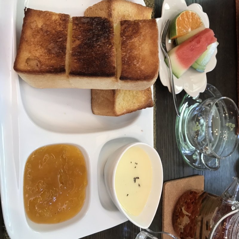 厚切りバタートースト(山ぼうし)