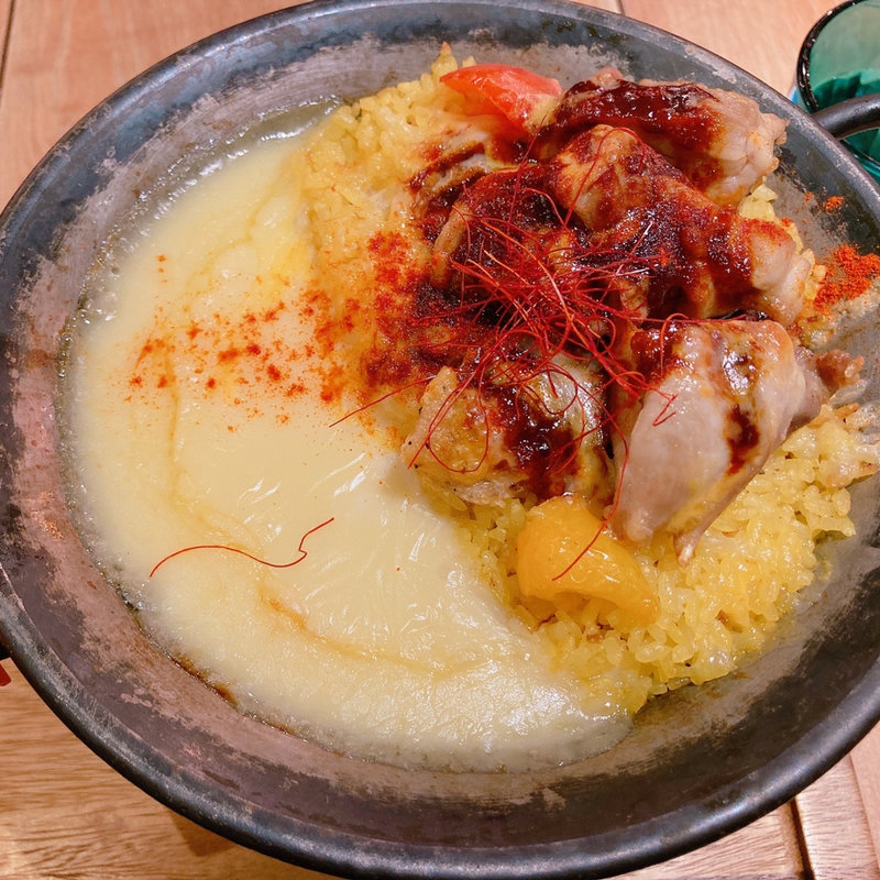 うま辛チキンのチーズフォンデュ風パエリア(パエリアン・ピーシーズ)