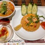 タイ風エビチャーハンとトムヤムラーメンのセット(ディップガーデン TOKYO 日比谷グルメリウム)