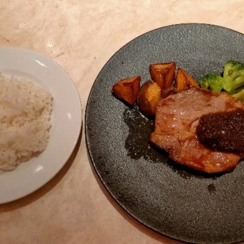 三元豚のステーキ(RIGOLETTO KITCHEN （リゴレット キッチン）)