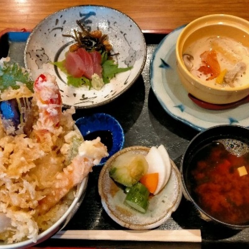 ふぐ野菜はみ出し天丼(福和)
