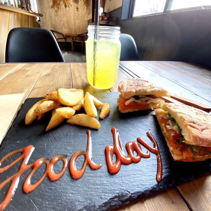 サーモンとアボカドのパニーニ(PANINO & COFFEE - PALLET)