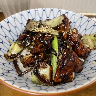 鶏モモ黒味噌焼肉丼(竹末食堂 )