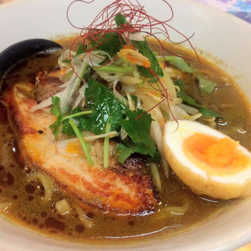 黒ゴマカレー担々麺(魔女のカレー （マジョノカレー）)