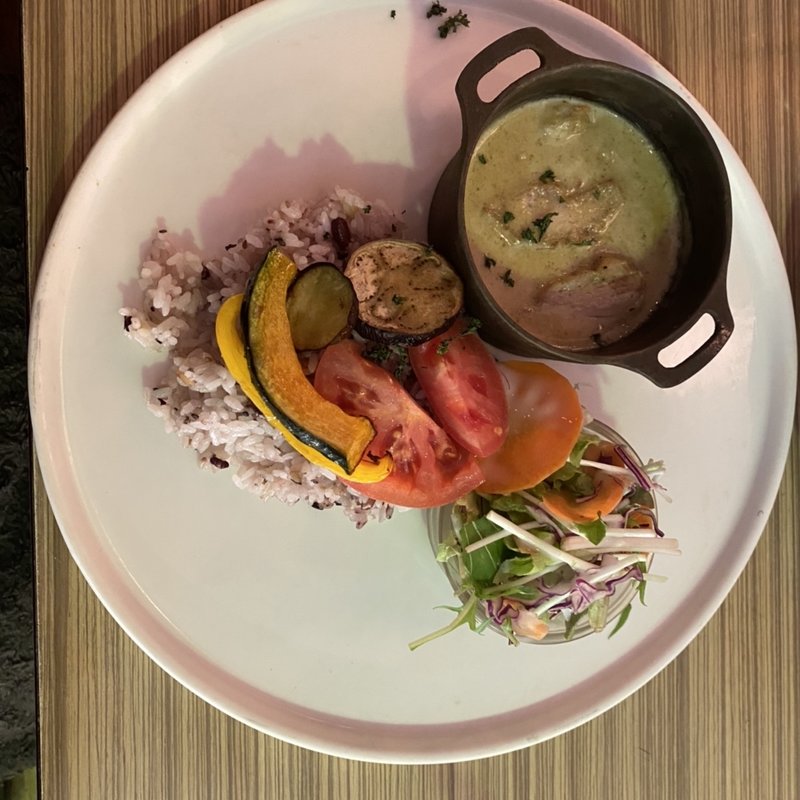 海老とチキンのグリーンカレープレート(CAFE KATSUO)