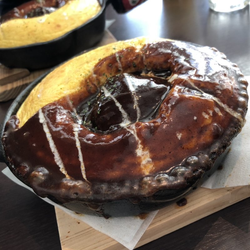 ハンバーグのせデミグラスソースオムライス (ビストロタマ)