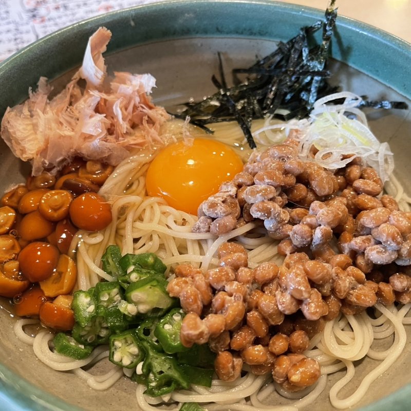 冷やし納豆オクラ蕎麦(尾張屋)