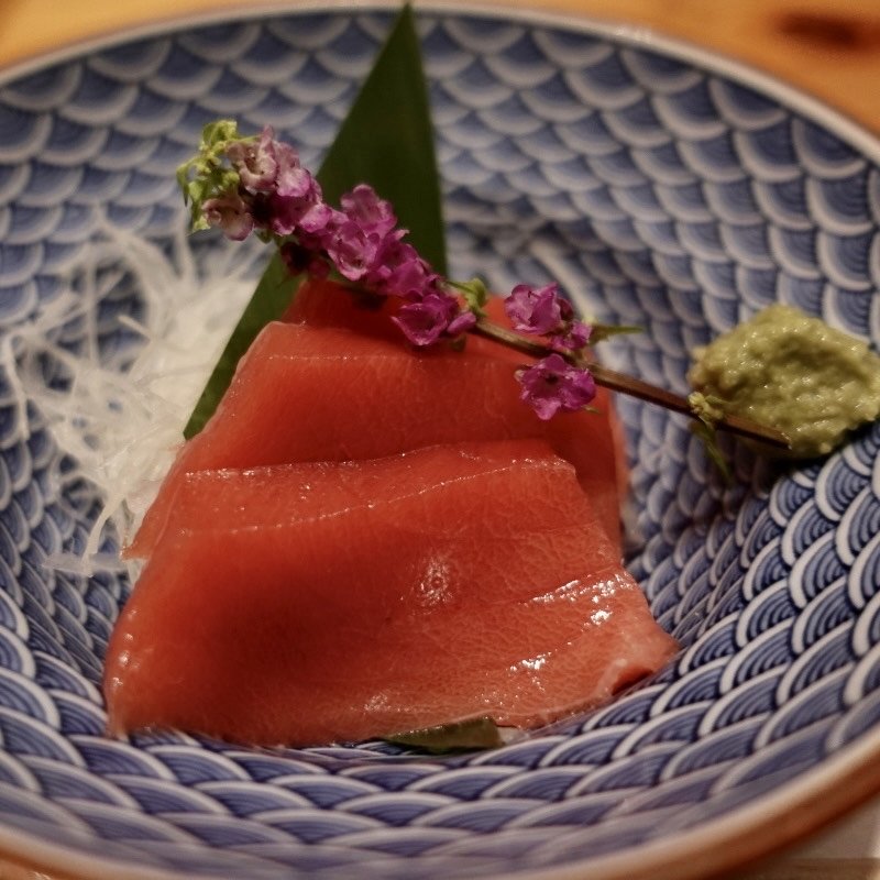 産直鮮魚のお造り(すき焼きと牛まぶし ももしき)