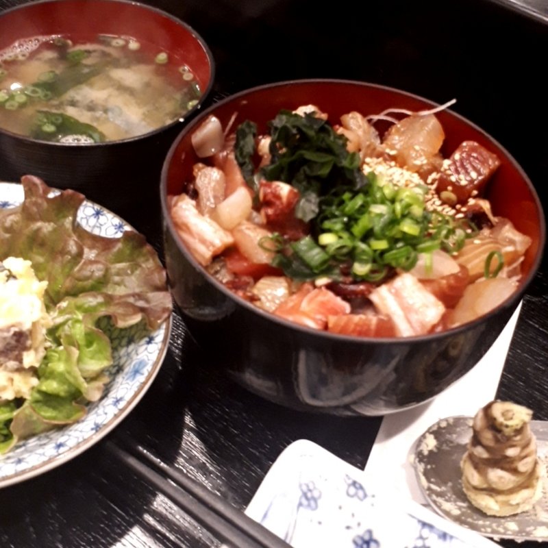 まかない丼(日本酒商店 YODARE 大塚店)