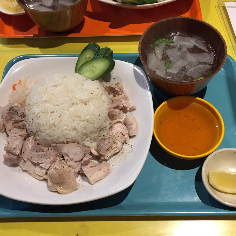 コムガー(堀内チキンライス)