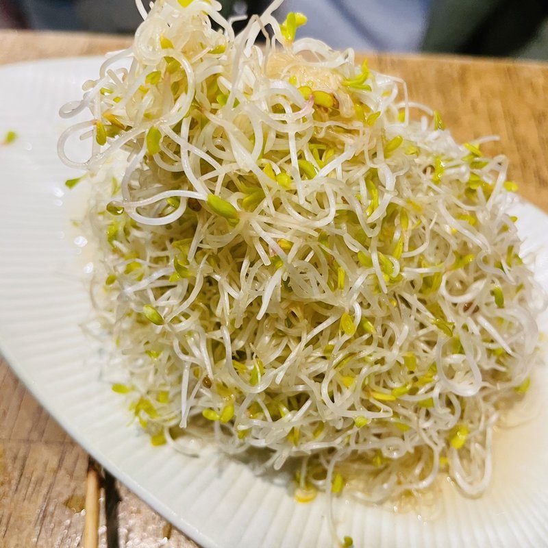 アルファルファ(もつ焼 煮込み ヤリキ 上野総本店)