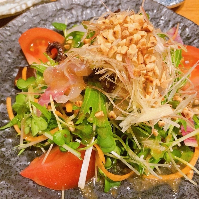 貝割と茗荷の海鮮まぜまぜ(炭火と魚菜 伝助)