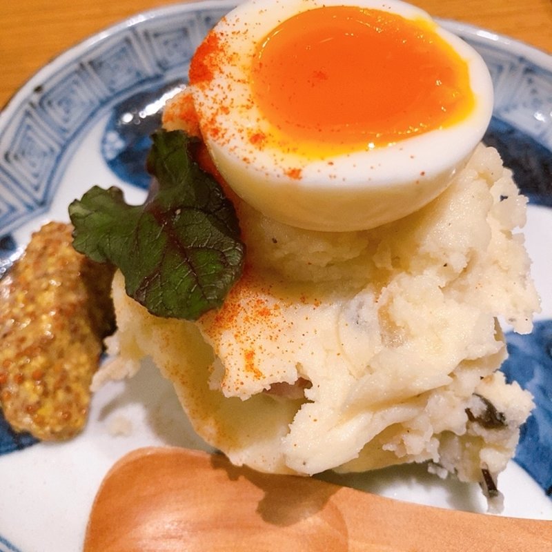 半熟玉子のポテトサラダ(炭火と魚菜 伝助)