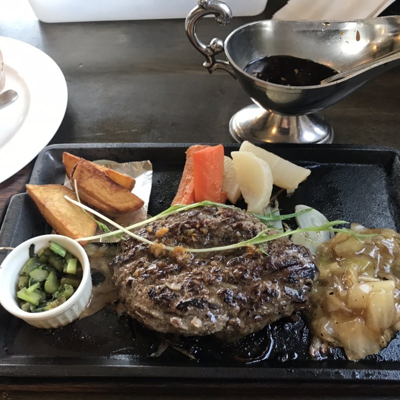 炭焼ハンバーグ（180ｇ）(炭焼きハンバーグあらかると)