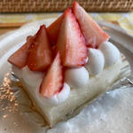 いちごの白いケーキ(factory & cafe Soleil)