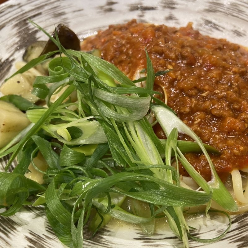 ナスと九条ネギ、ひき肉のボロネーゼ　コンソメ風(Q CAFE by RoyalGardenCafe)