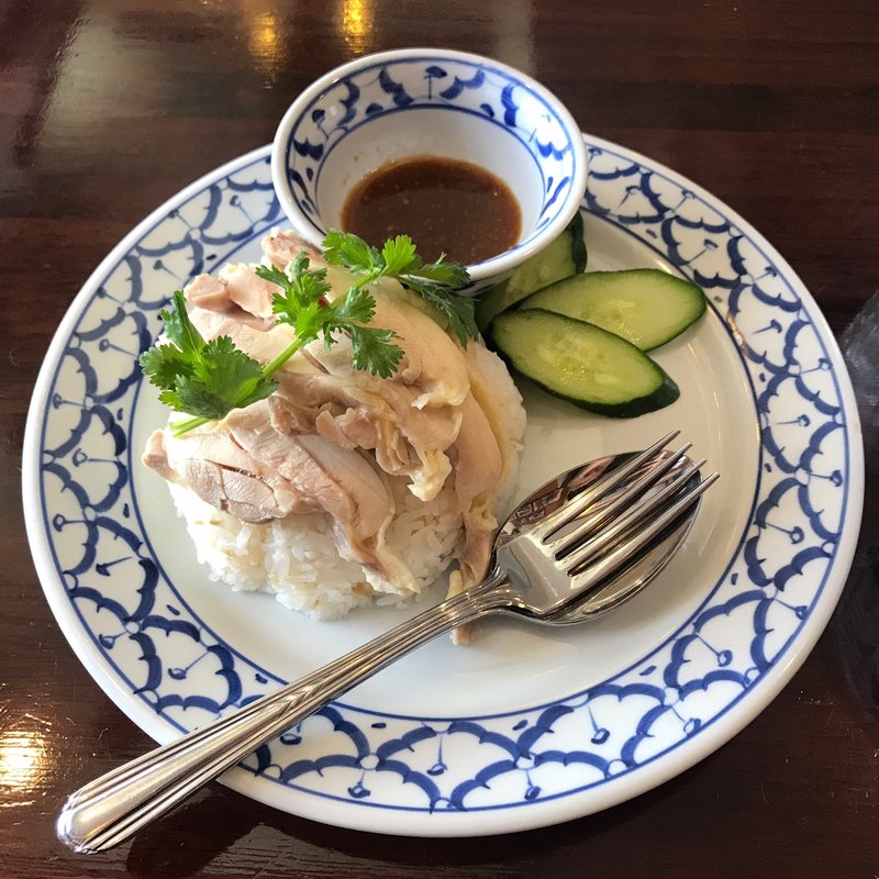 蒸し鶏ガーリックライス(ライカノ)