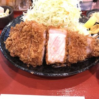 嬉嬉豚ロースとんかつ定食(嬉嬉豚とんかつ 君に揚げる)