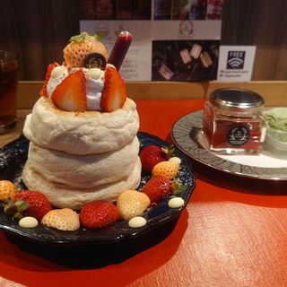 いちごスペシャルパンケーキ(Riz Labo Kitchen)