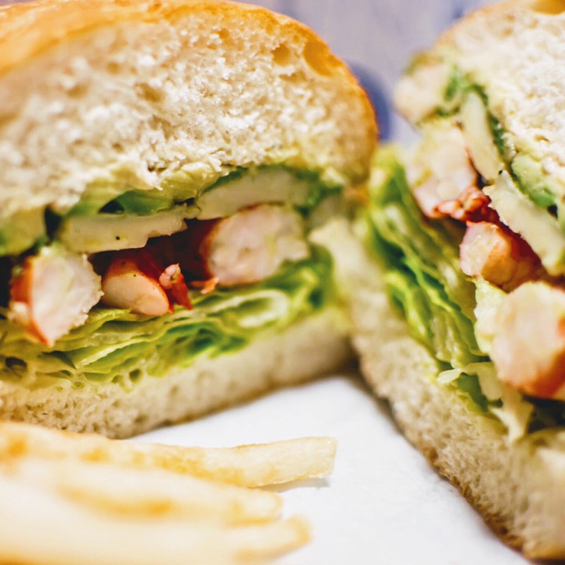 アボカドとシュリンプのサンドウィッチ 目玉焼き追加(ファンゴー)