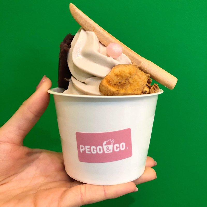 PEGOソフト（桜ミルクソフト×塩こしあん×グラノーラ）(PEGO＆CO. 世田谷店（ペゴあんこ せたがやてん）)