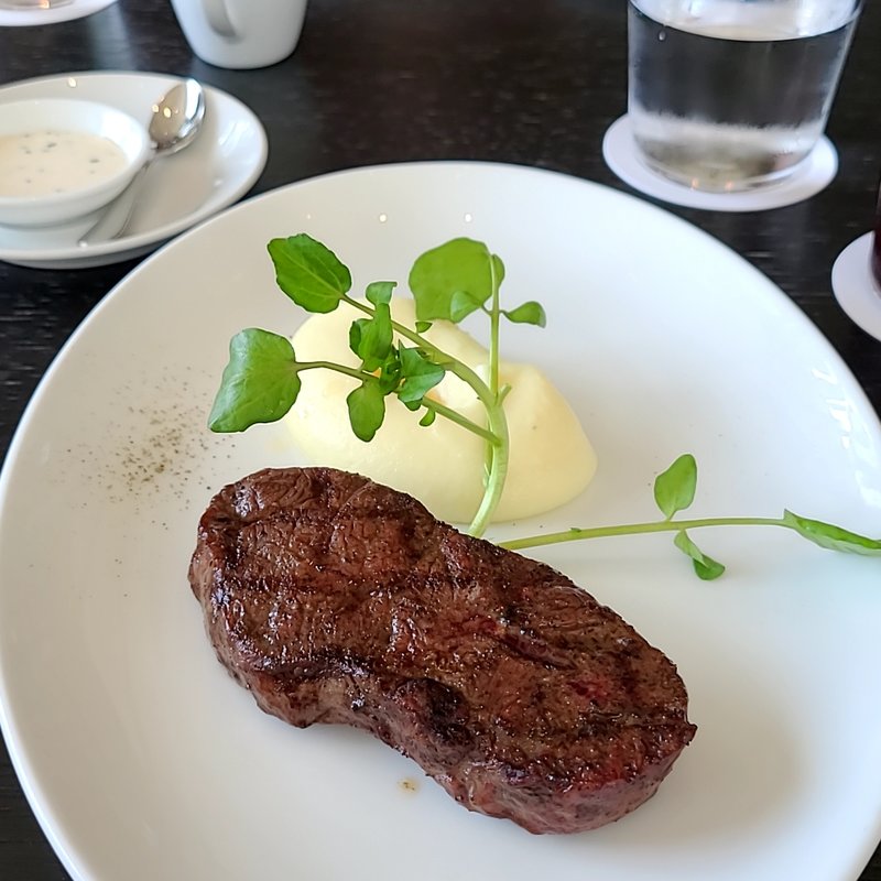 ステーキランチ(前菜+スープ+主菜+季節のタルト)(THE COSMOPOLITAN GRILL BAR TERRACE)