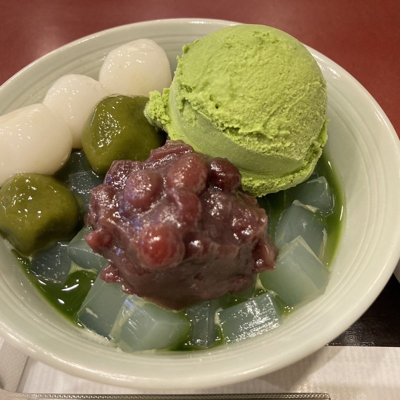 白玉クリームあんみつ（抹茶蜜）(茶寮都路里 祇園本店 （さりょうつじり）)