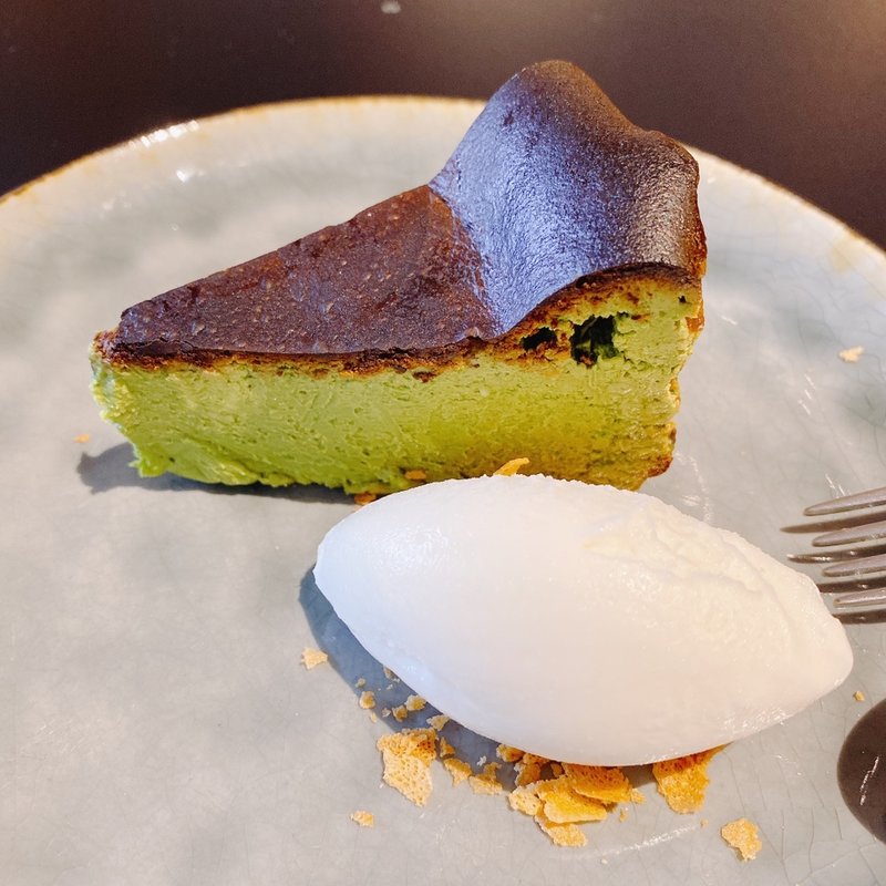 抹茶バスクチーズケーキ(DRAWING HOUSE OF HIBIYA)