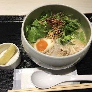 名物鶏白湯塩そば(自由が丘 蔭山 赤池店)