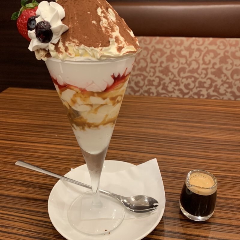 ティラミスのパフェ(本庄珈琲うふふ )