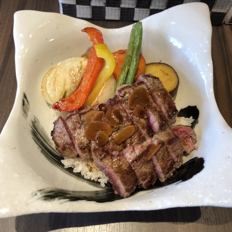 ステーキ丼150g(50g増量)(鉄板焼 小助川)