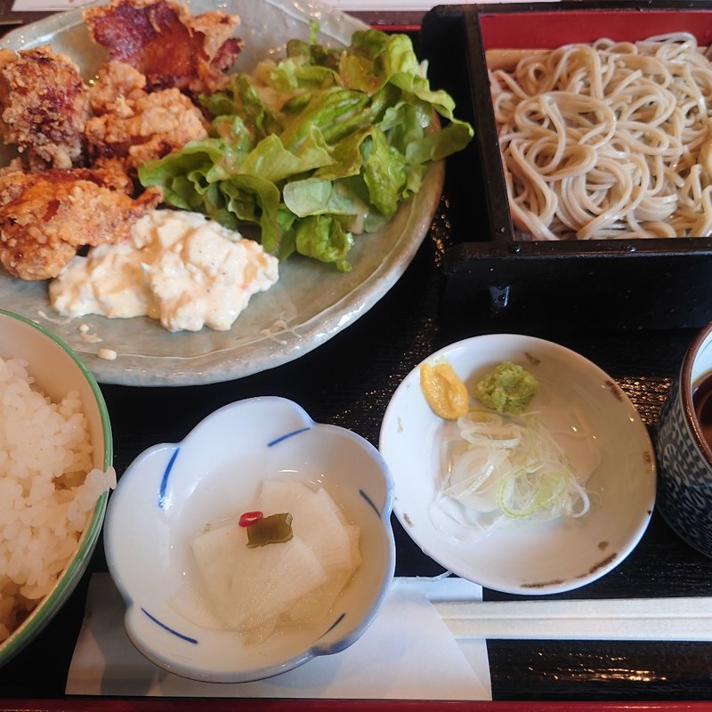 蕎麦屋の反し唐揚げ定食(きなせや)