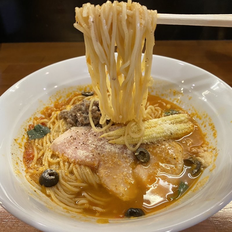 鶏と特製トマトソースのイタリアンラーメン(醤油と貝と麺 そして人と夢 )