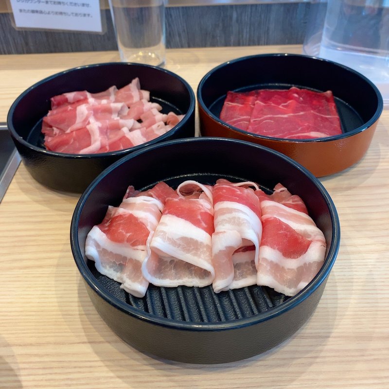 三元豚バラ、国産牛バラ、牛肩ロース(NANI 回転小火鍋 熱田六番町店)