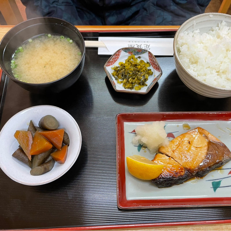 ぶりの照り焼き定食(定食屋)