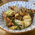 鶏モモ味噌キャベツ丼(ラーメン専科 竹末食堂)
