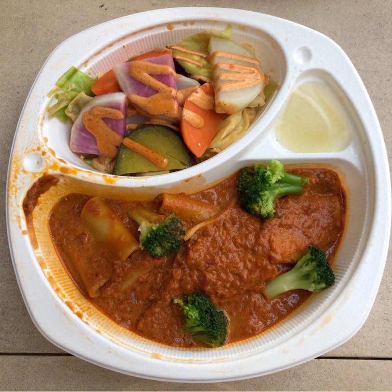 ブロッコリーとパッケリの渡り蟹のトマトクリームソース＆温野菜サラダコブドレッシング(シェフズブイ 横浜ランドマークタワー店)