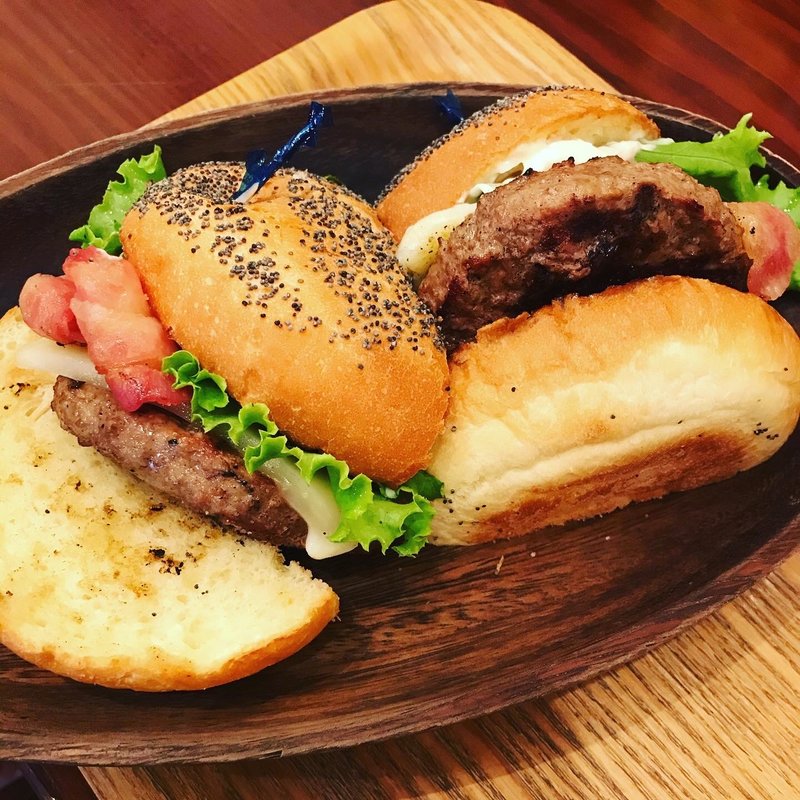 ハンバーガー　1/3LB(KUA`AINA 五反田店)