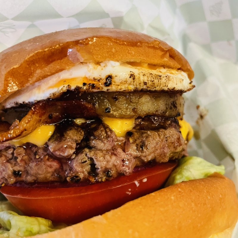 ベーコンチーズバーガー＋🍍＋🍳(シェイクツリー バーガー＆バー （shake tree burger&bar）)
