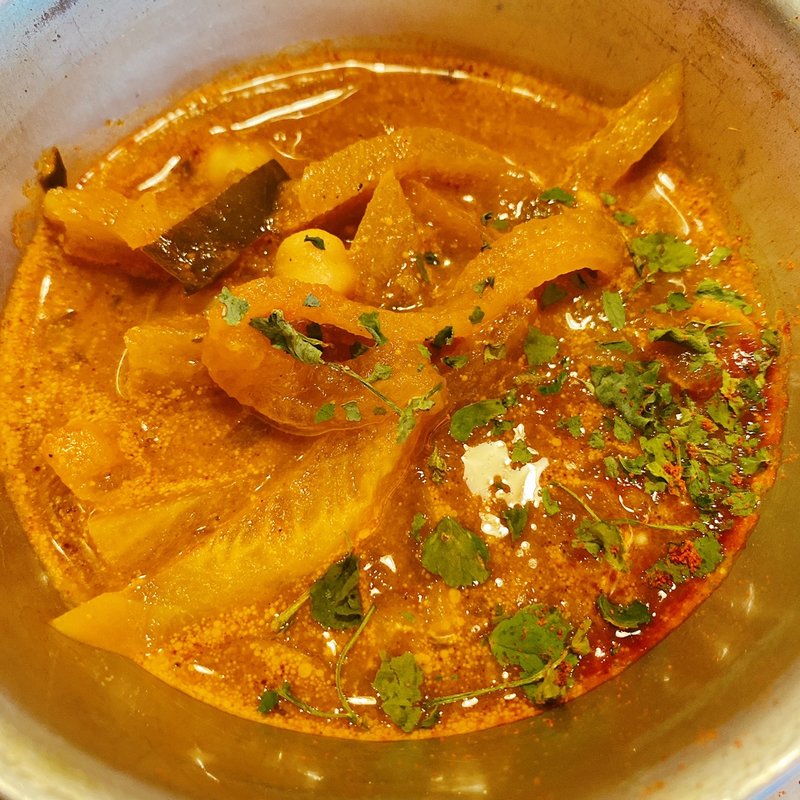 茹で干し大根とひよこ豆のバジルライムリーフカレー(大衆スパイス酒場 ニューヤスダヤ)