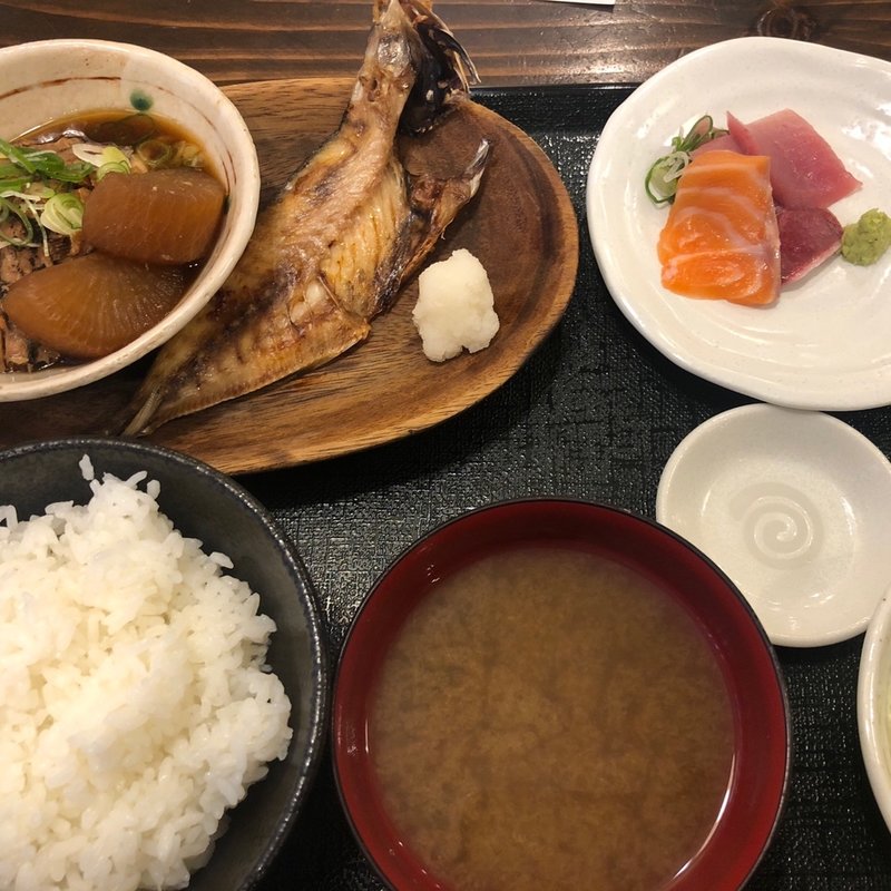 かれい煮付とアジ開き(銀座漁港 快海)