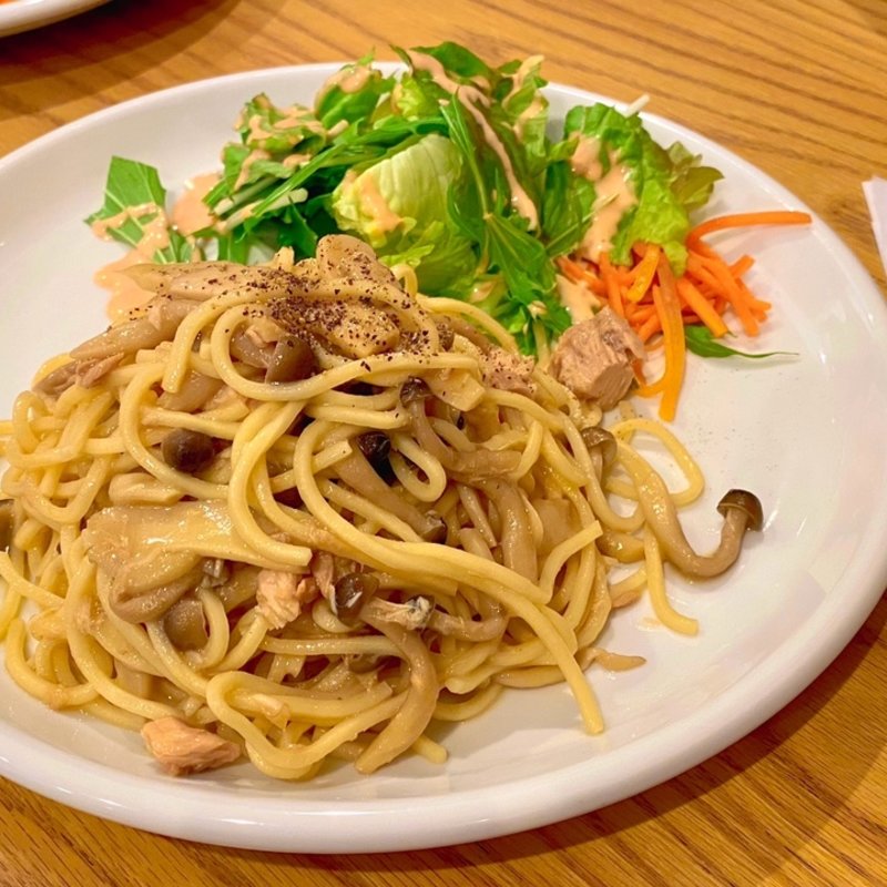 きのこと鶏の和風パスタ(バクロ食堂)