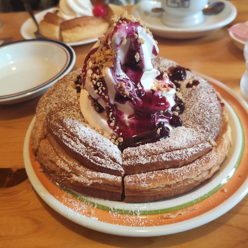 シロノワール フロマージュベリー(コメダ珈琲店 長浜八幡中山店 )