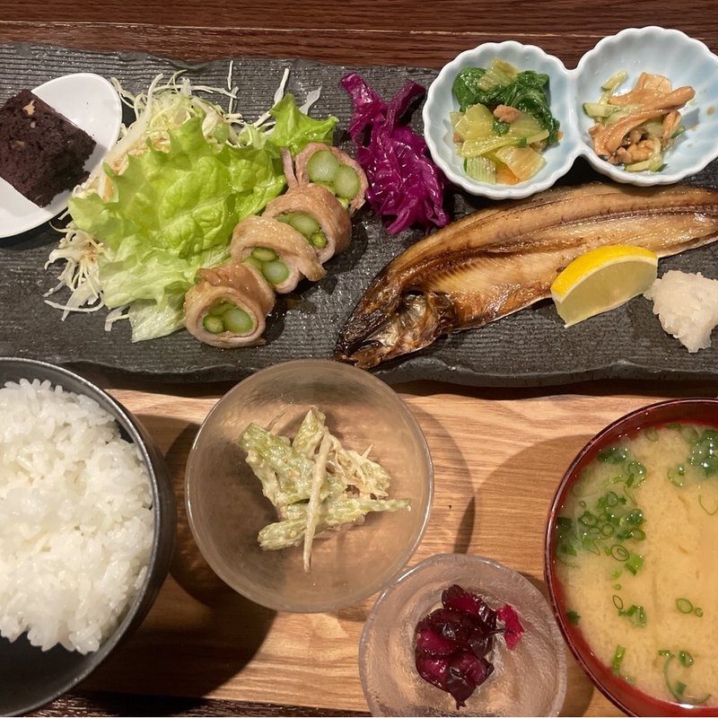 アスパラ豚巻きとホッケ定食(高崎流クリエイティブキッチン道場西中島店)