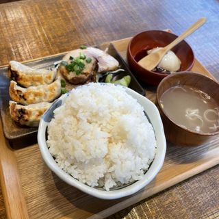 焼餃子・チャーシュー定食 ご飯大盛り(肉汁餃子のダンダダン 永福町店)